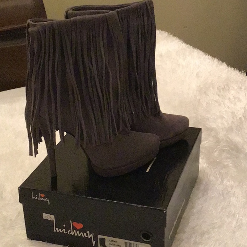 Grey fringe bootie by luichiny